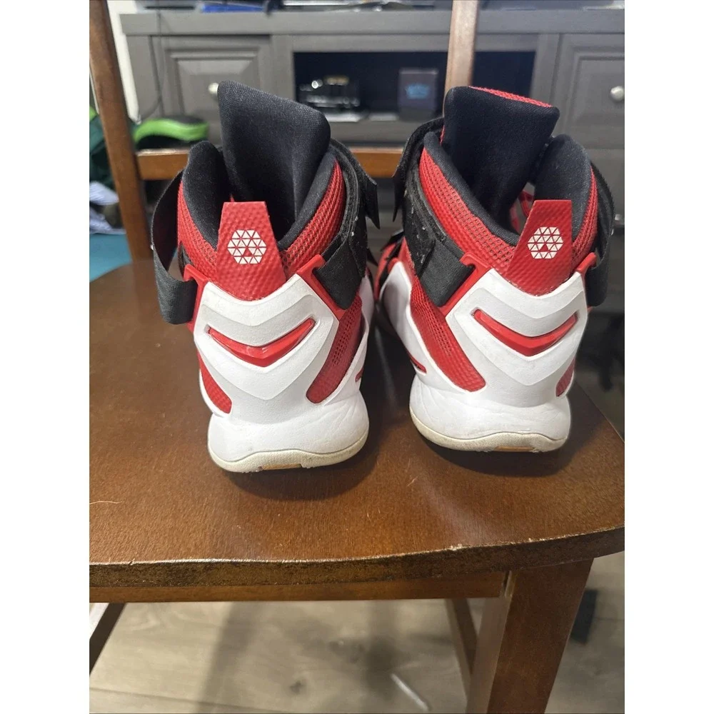 Nike LeBron Soldier 9 Size 13 Mens Basketball Sneakers University‎ Red